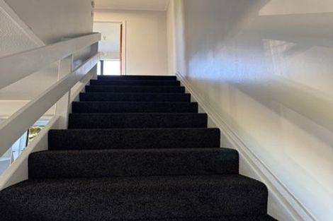 Photo of property in 26b Cheltenham Terrace, Newlands, Wellington, 6037