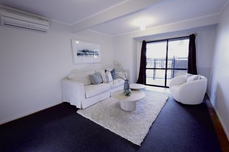 Photo of property in 141 West Harbour Drive, West Harbour, Auckland, 0618