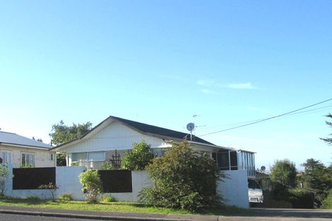 Photo of property in 2/59 Pupuke Road, Birkenhead, Auckland, 0627