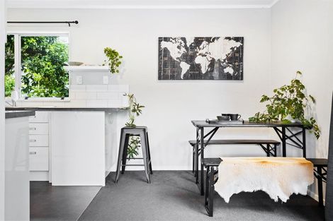 Photo of property in 60 Taikata Road, Te Atatu Peninsula, Auckland, 0610