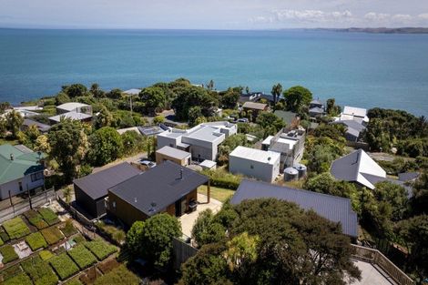 Photo of property in 14 Whaanga Road, Raglan, 3297