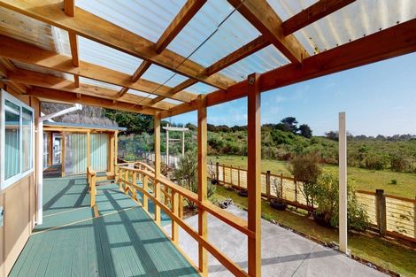 Photo of property in 2 Barclay Grove, Hokio Beach, Levin, 5571