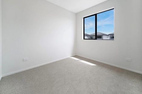 Photo of property in 27 Woven Place, Karaka, 2113