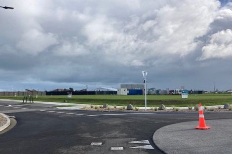 Photo of property in 1 Te Mauri Place, Omaha, 0986