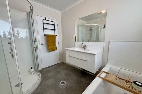 Photo of property in 2/77 Main Road, Wainuiomata, Lower Hutt, 5014