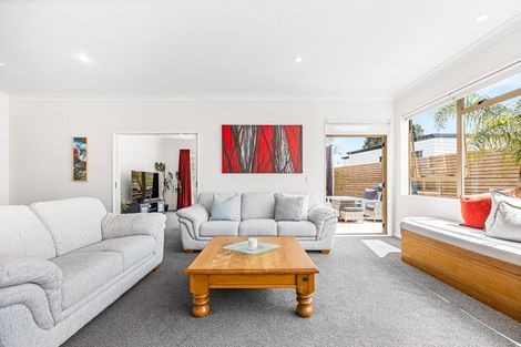 Photo of property in 30 Vermeer Place, West Harbour, Auckland, 0618