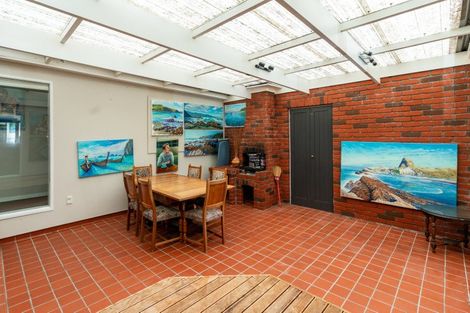 Photo of property in 28 Welland Place, Island Bay, Wellington, 6023