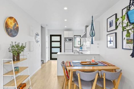 Photo of property in 3/6 South Pacific Place, Henderson, Auckland, 0612