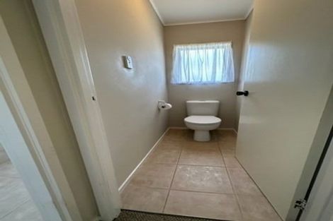 Photo of property in 2/20 Athena Drive, Totara Vale, Auckland, 0629