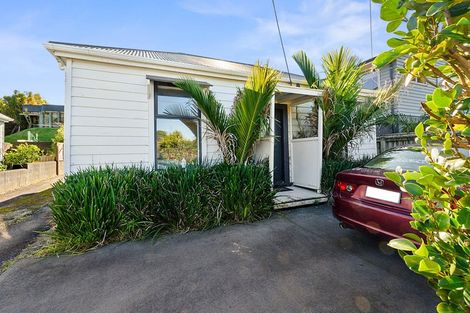 Photo of property in 92 Young Street, New Plymouth, 4310