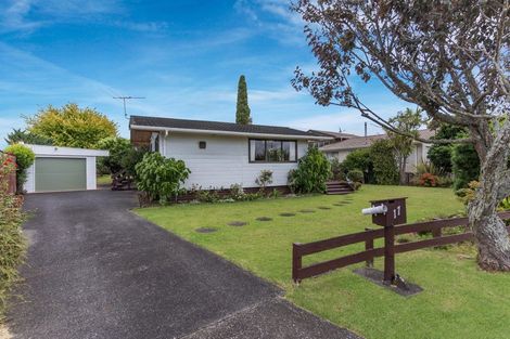 Photo of property in 17 Booker Place, Weymouth, Auckland, 2103