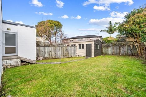 Photo of property in 1/1a Margaret Place, Milford, Auckland, 0620