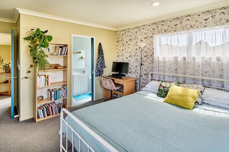Photo of property in 10 Pohutukawa Grove, Titahi Bay, Porirua, 5022