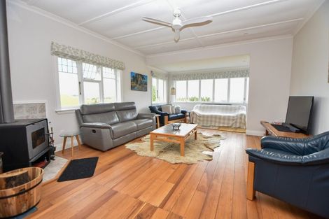 Photo of property in 180 Te Wharau Road, Admiral Hill, Masterton, 5883
