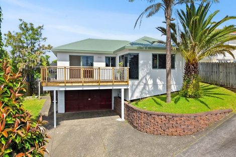 Photo of property in 17a Cherry Tree Place, Massey, Auckland, 0614