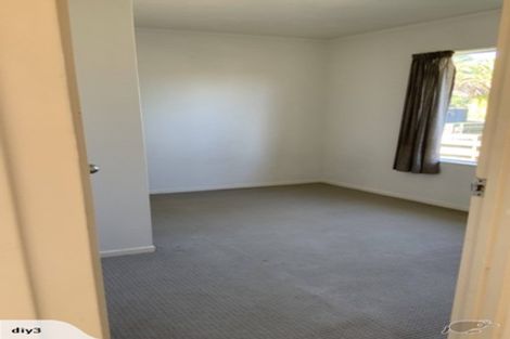Photo of property in 5 Hinerau Street, Henderson, Auckland, 0612