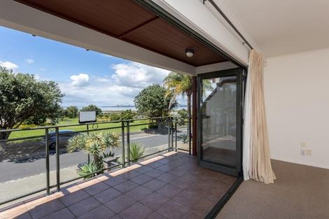 Photo of property in 34 Danica Esplanade, Te Atatu Peninsula, Auckland, 0610