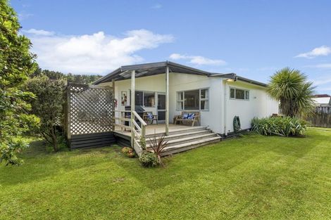 Photo of property in 6 Cousins Avenue East, Foxton Beach, Foxton, 4815