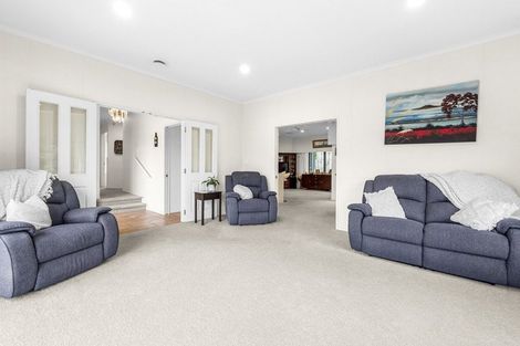 Photo of property in 16 Sherwood Grove, Northcross, Auckland, 0630