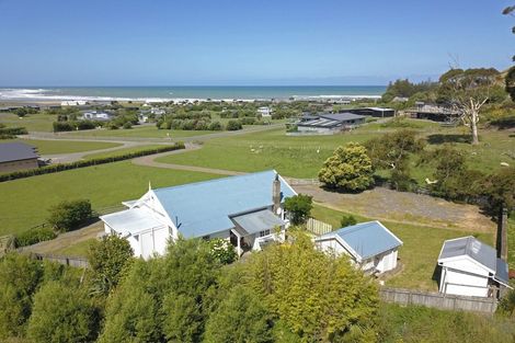 Photo of property in 8 Shoal Beach Road, Aramoana, Omakere, 4271