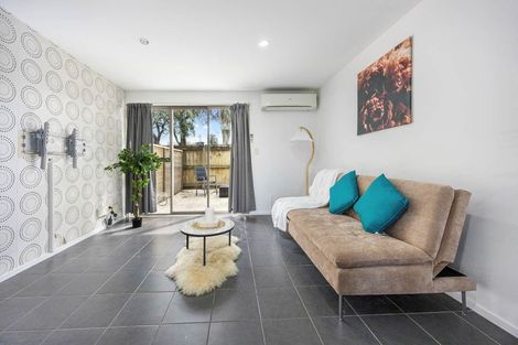 Photo of property in 8/85 Portage Road, New Lynn, Auckland, 0600