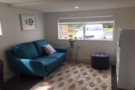 Photo of property in 1/1 Deuxberry Avenue, Northcote, Auckland, 0627