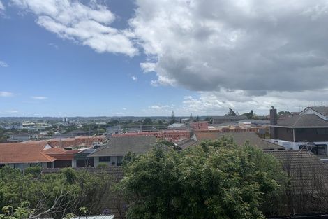 Photo of property in 15/242 Great North Road, Henderson, Auckland, 0612