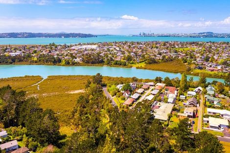 Photo of property in 192 Colwill Road, Massey, Auckland, 0614