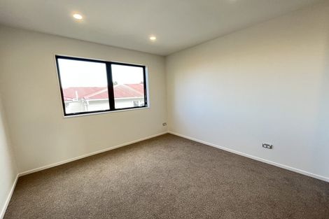 Photo of property in 4/31 Reid Road, New Lynn, Auckland, 0600