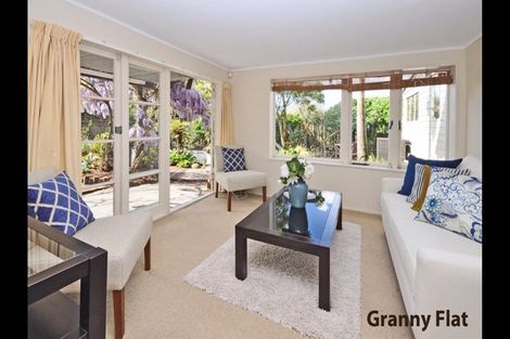 Photo of property in 2/51 Ocean View Road, Hillcrest, Auckland, 0627