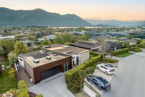 Photo of property in 9 Matipo Street, Wanaka, 9305