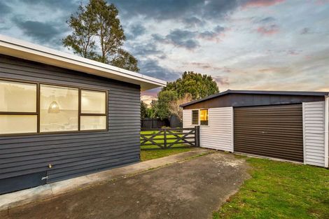 Photo of property in 11 Ranui Station Road, Ranui, Auckland, 0612