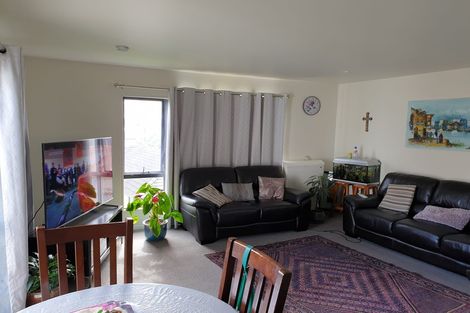 Photo of property in 12 Black Teal Close, Unsworth Heights, Auckland, 0632