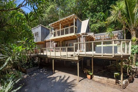 Photo of property in 40 Lone Kauri Road, Karekare, New Lynn, 0772