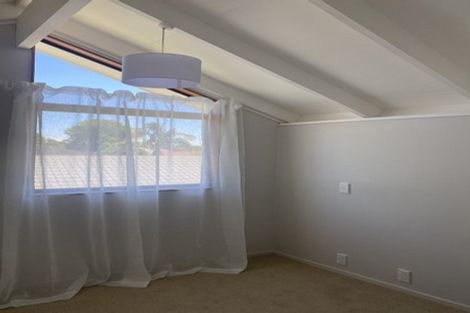 Photo of property in 25a/5 Beach Road, Te Atatu Peninsula, Auckland, 0610