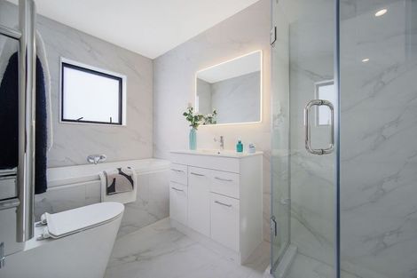 Photo of property in 17a Massine Place, Randwick Park, Auckland, 2105