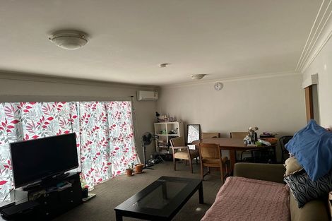 Photo of property in 1/23 Sovereign Place, Glenfield, Auckland, 0629