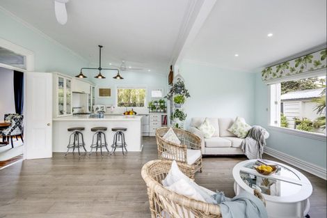 Photo of property in 3 Terrace Lane, Hospital Hill, Napier, 4110