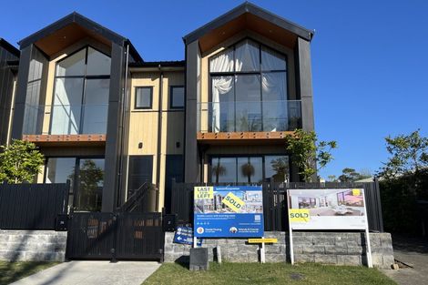 Photo of property in 27 Dawnhaven Drive, Te Atatu Peninsula, Auckland, 0610