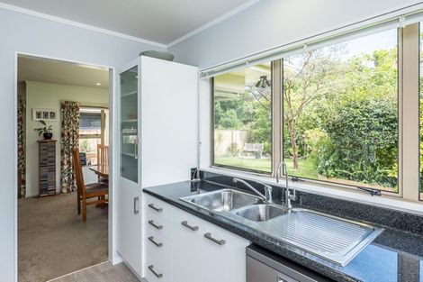 Photo of property in 4 Kaikomako Road, Waikanae, 5036