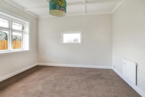 Photo of property in 16 Fruitvale Road, New Lynn, Auckland, 0600