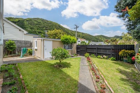 Photo of property in 18 Kauri Street, Eastbourne, Lower Hutt, 5013