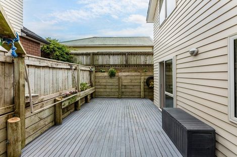 Photo of property in 5/16 Black Rock Road, Newlands, Wellington, 6037