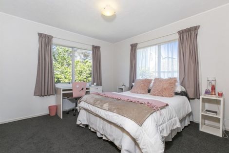 Photo of property in 104 Manhattan Heights, Glendene, Auckland, 0602