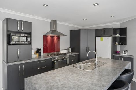 Photo of property in 7 Galea Grove, Kelvin Grove, Palmerston North, 4414