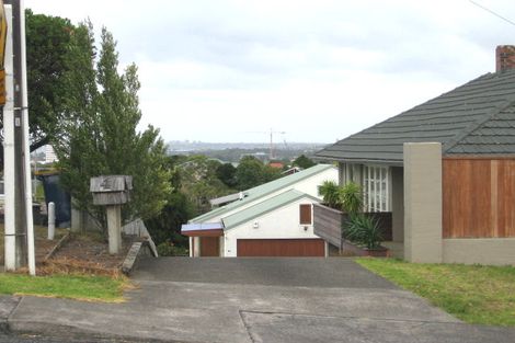 Photo of property in 2/4 Richards Avenue, Forrest Hill, Auckland, 0620