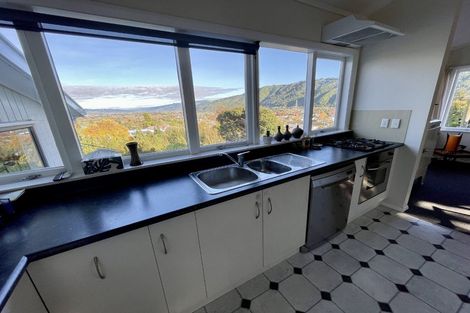 Photo of property in 19 Vista Crescent, Maoribank, Upper Hutt, 5018