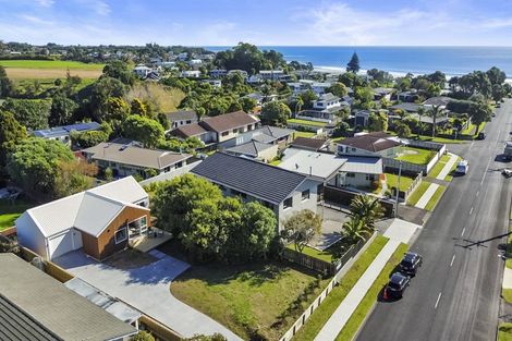 Photo of property in 52 Wairau Road, Oakura, 4314