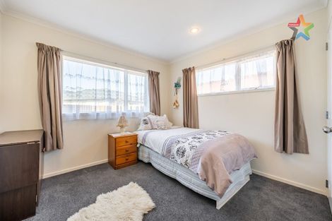 Photo of property in 32 Woodland Mews, Wainuiomata, Lower Hutt, 5014