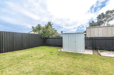Photo of property in 2 Arawa Place, Castlecliff, Whanganui, 4501